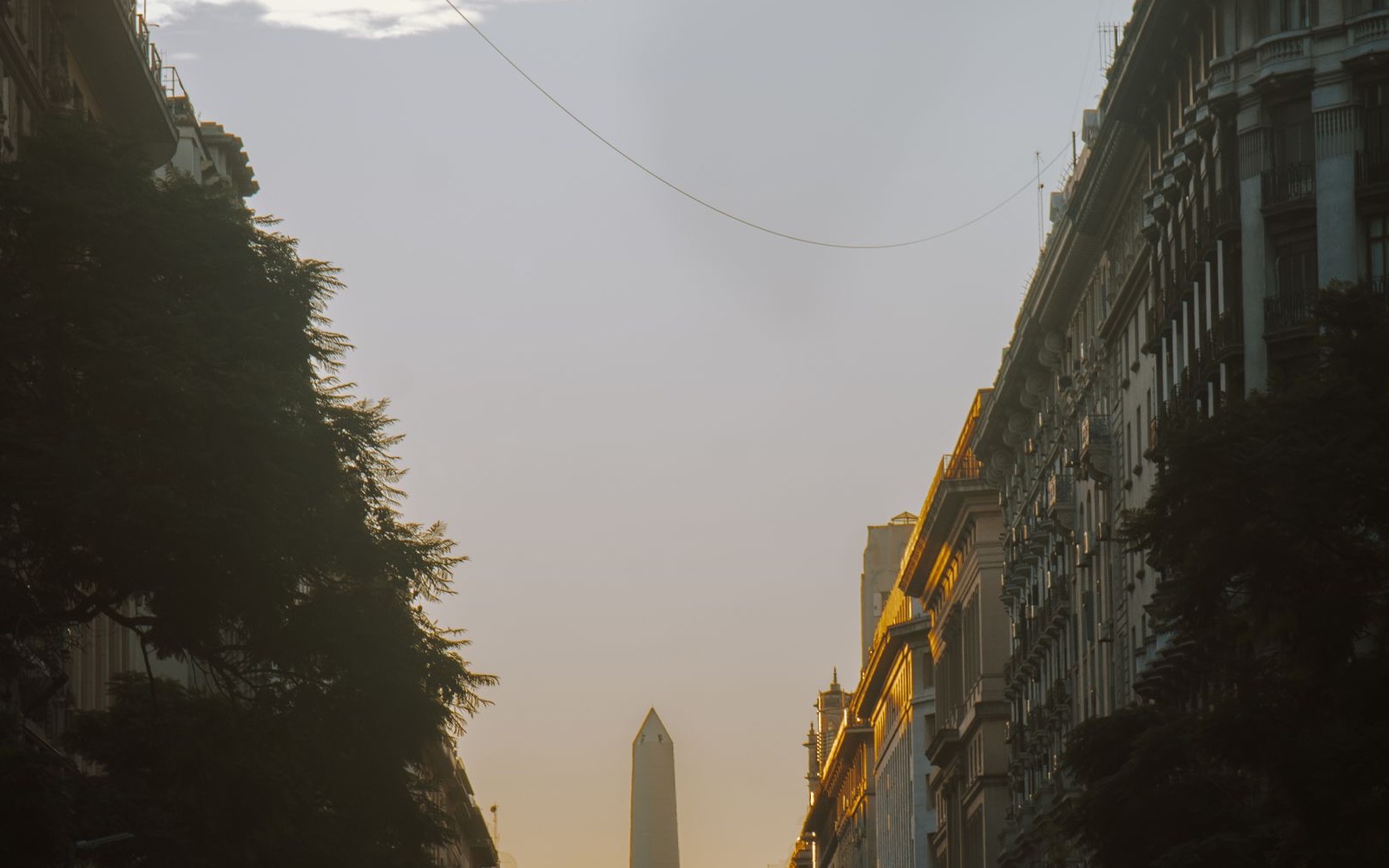 Everyday life on a Buenos Aires avenue